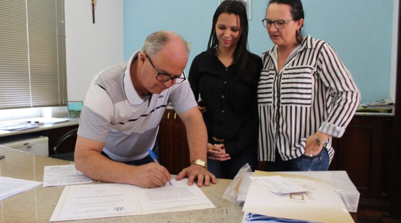 Tininha (centro) e Rosa vão comandar a pasta da Saúde a partir de agora