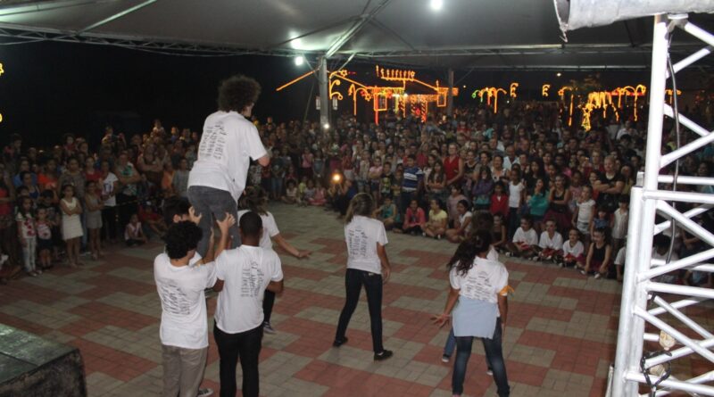 Cia de Dança de Capivari de Baixo (foto) é um dos grupos a se apresentar