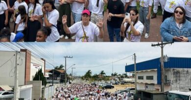 Marcha para Jesus reúne centenas de fiéis durante feriado em Capivari de Baixo