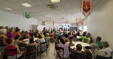 Bailinho pré-carnavalesco leva idosos ao Parque Diamante